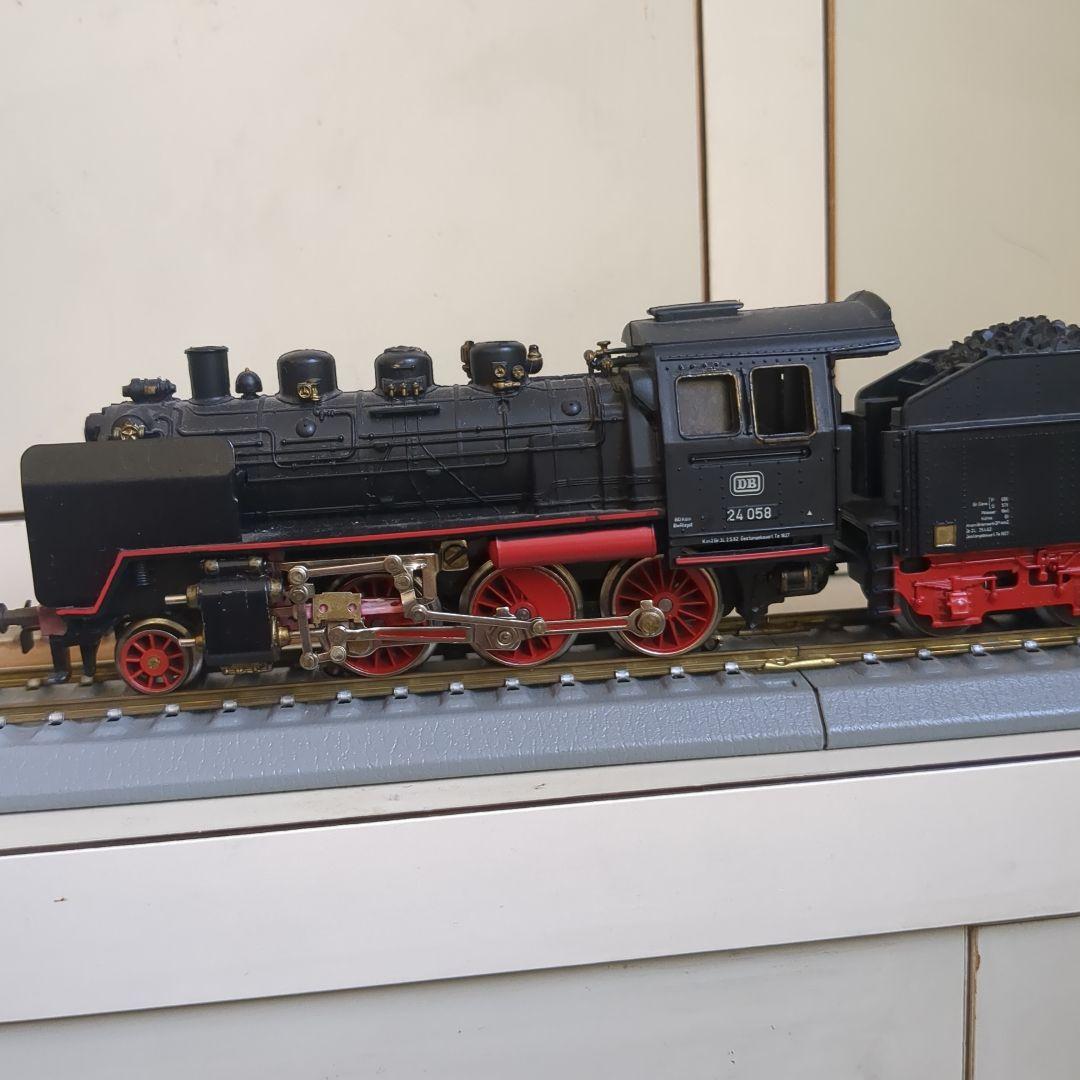 HOゲージ メルクリン蒸気機関車 24 058 レール一箱付き
