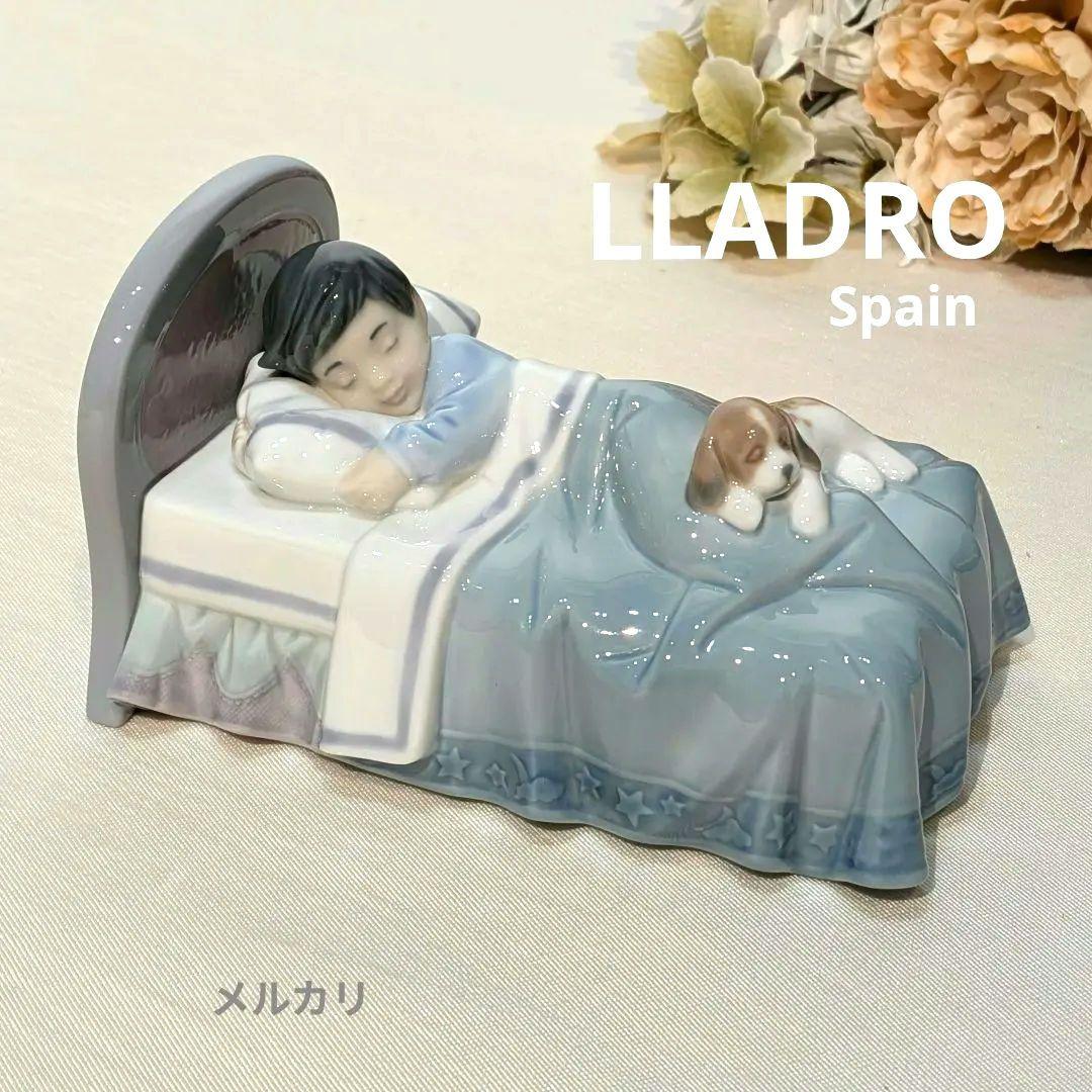 リヤドロ　僕とおねんね　綺麗　男の子　犬　ブルー　睡眠　ビーグル