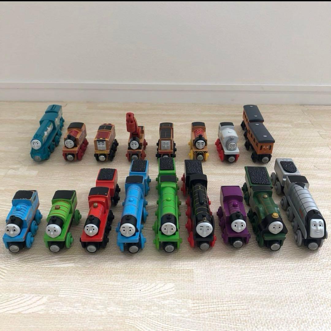 【期間限定値下げ】木製トーマスシリーズ☆仲間たち17体セット！