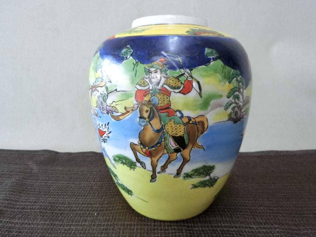 【壺　色絵キレイ　馬上人物山水色絵文様　在銘 何処の国の物 】◆花瓶　鑑賞　骨董