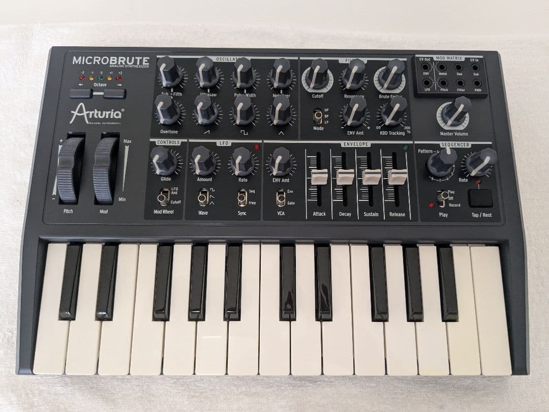 Arturia MicroBrute アナログシンセサイザー マイクロブルート