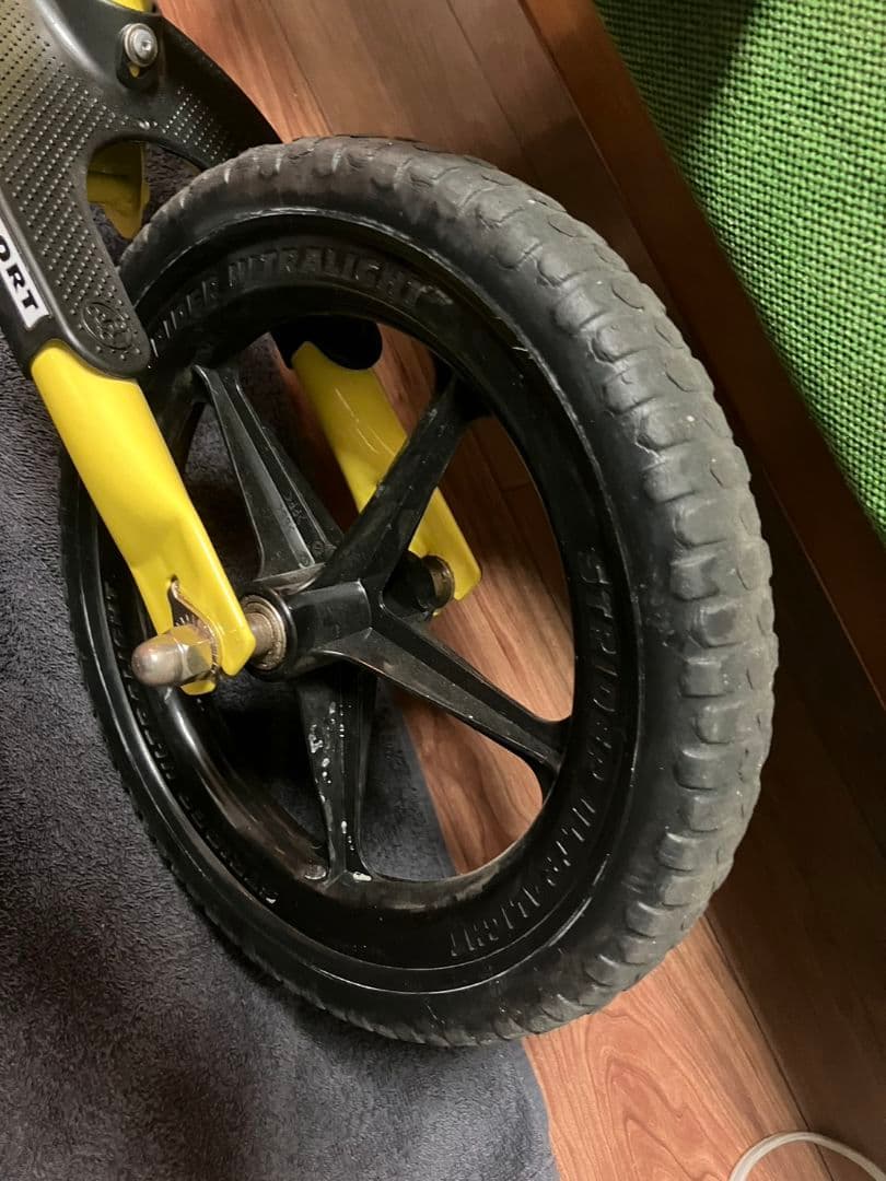 ストライダー　イエロー　スポーツ