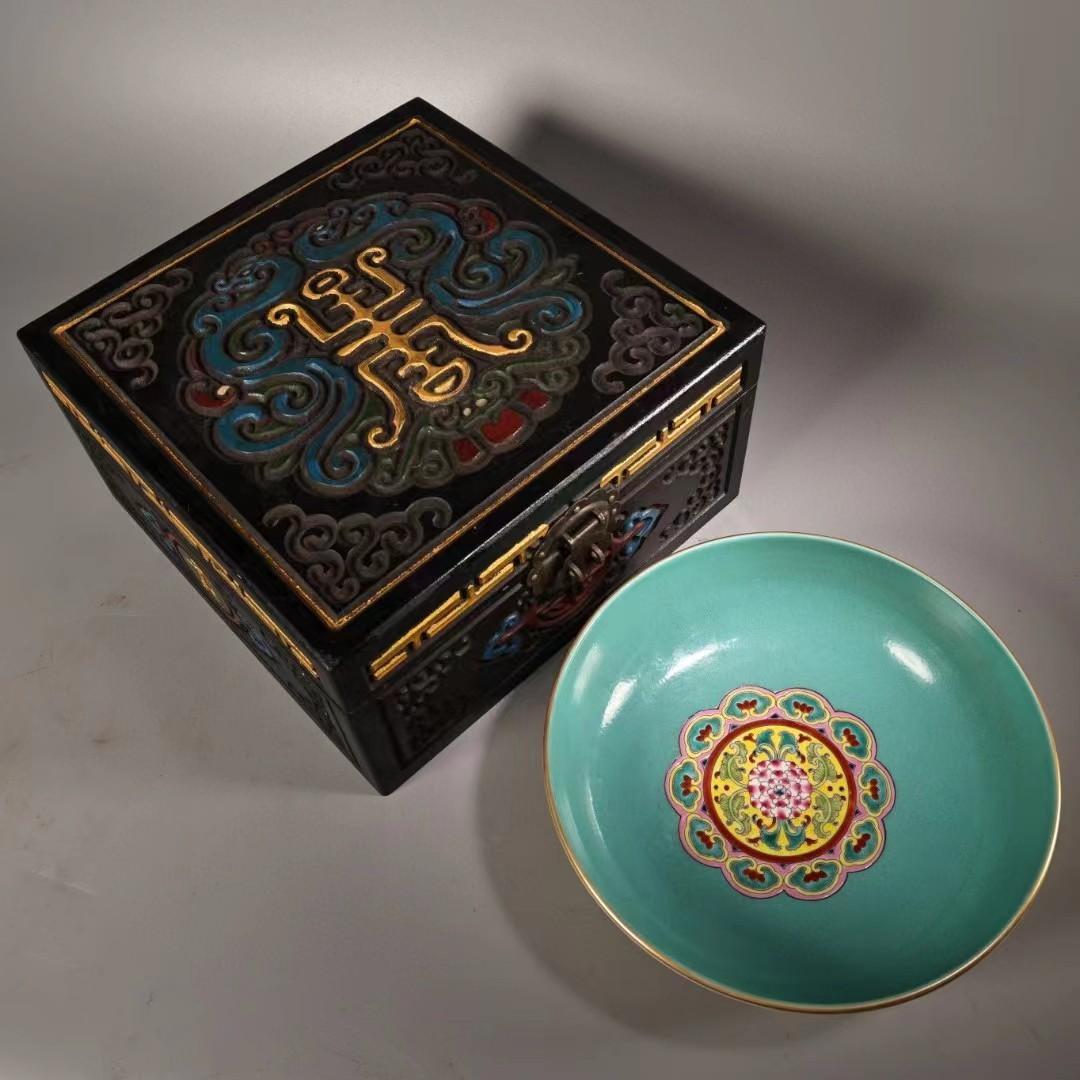 中国古美術・旧蔵珐琅彩粉彩陶磁器の皿・瑞獣中皿・置物・純手描き・文房具・木箱付き