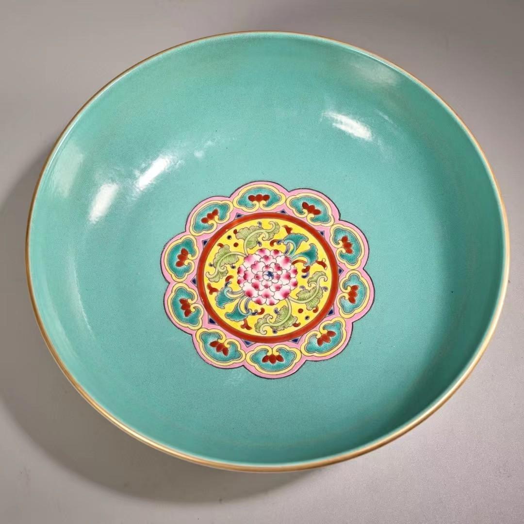 中国古美術・旧蔵珐琅彩粉彩陶磁器の皿・瑞獣中皿・置物・純手描き・文房具・木箱付き