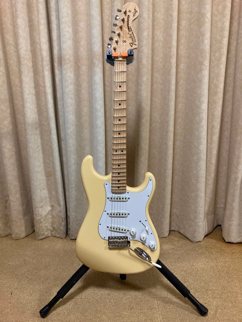 フェンダージャパンイングウェイマルムスティーンシグネイチャー　ストラトキャスター