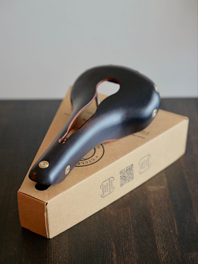 BERTHOUD aspin open leather saddle 工具付き