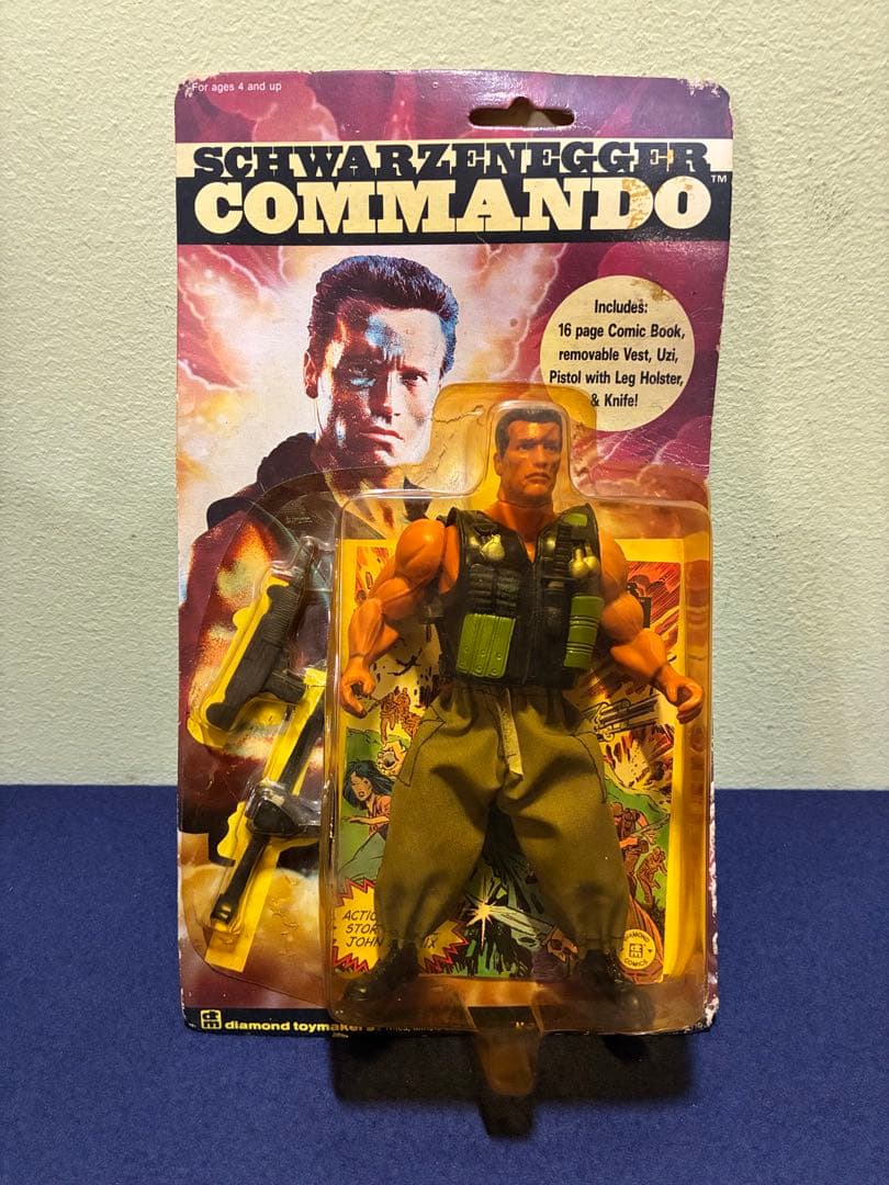 コマンドー シュワルツェネッガー アクションフィギュア コミック付き 1985年