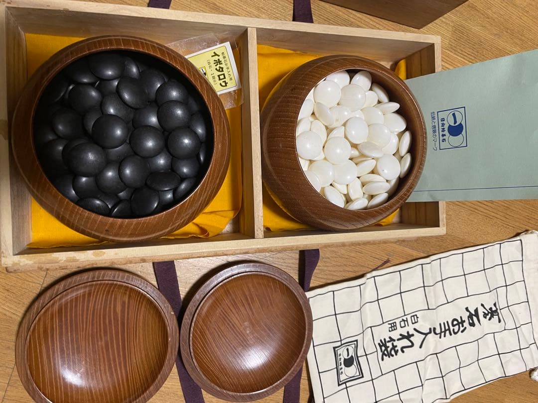 碁石　蛤　那智黒　高級囲碁　白石　黒石碁笥付き　桐箱