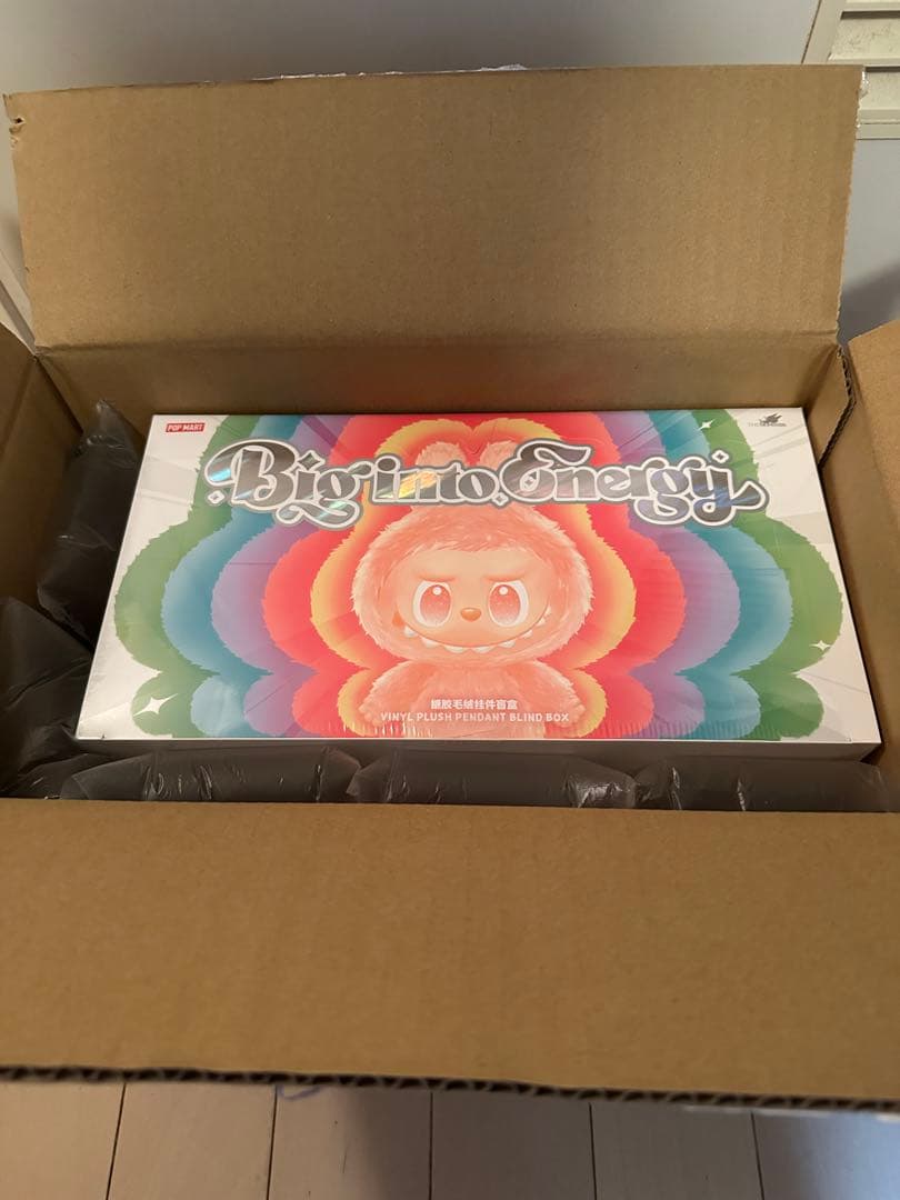 POP MART Big into Energy フィギュア　ラブブ