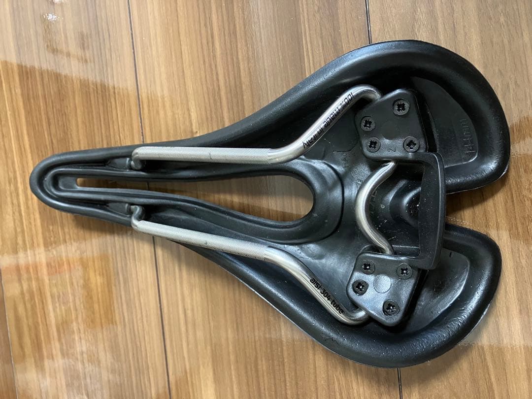 SMP Hell ブラック サドル