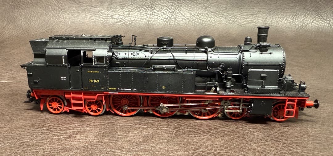 ESU31183　ドイツ T18蒸気機関車　AC/DC切替可　ほぼ新品