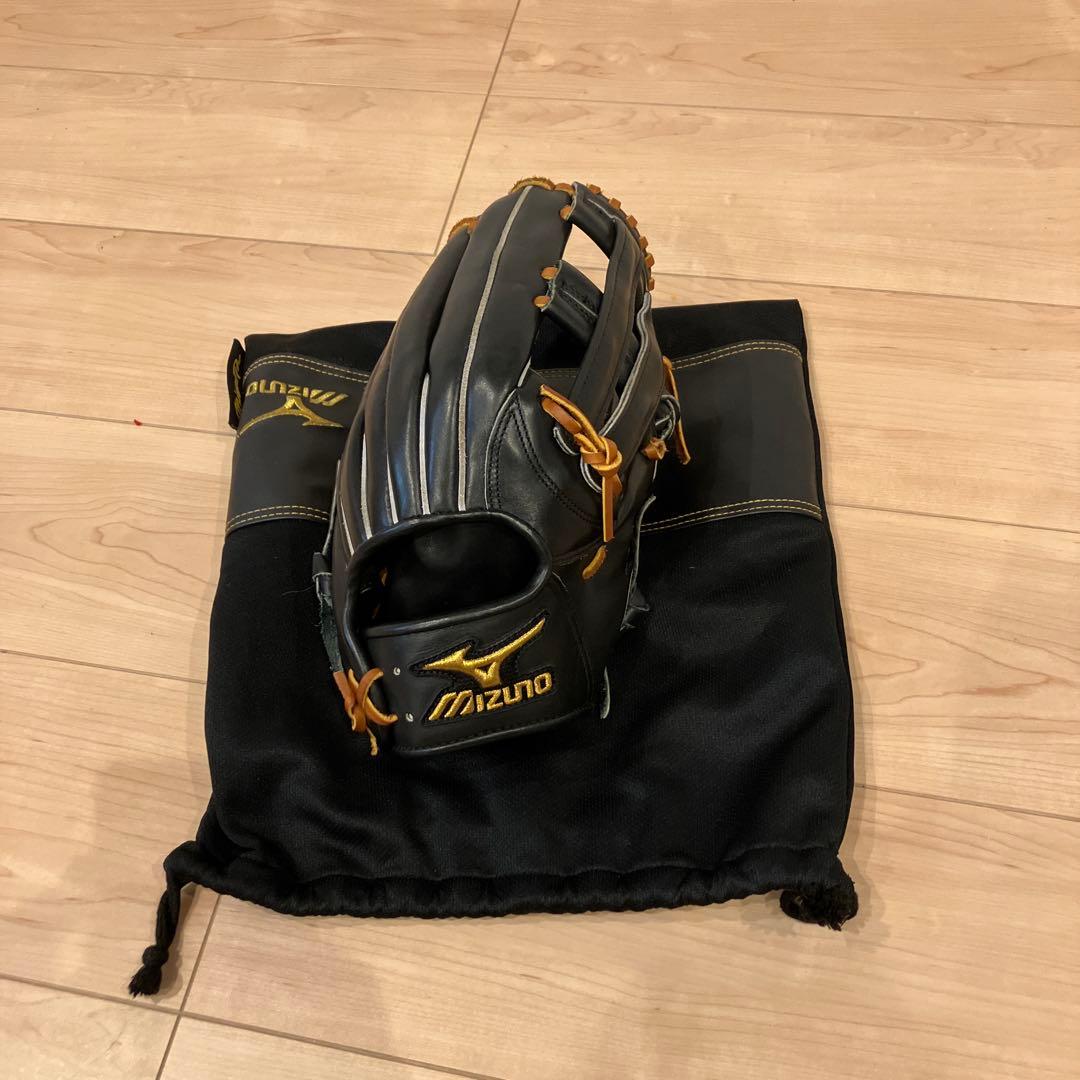 Mizuno 軟式グローブ ブラック/オレンジ 収納袋付き