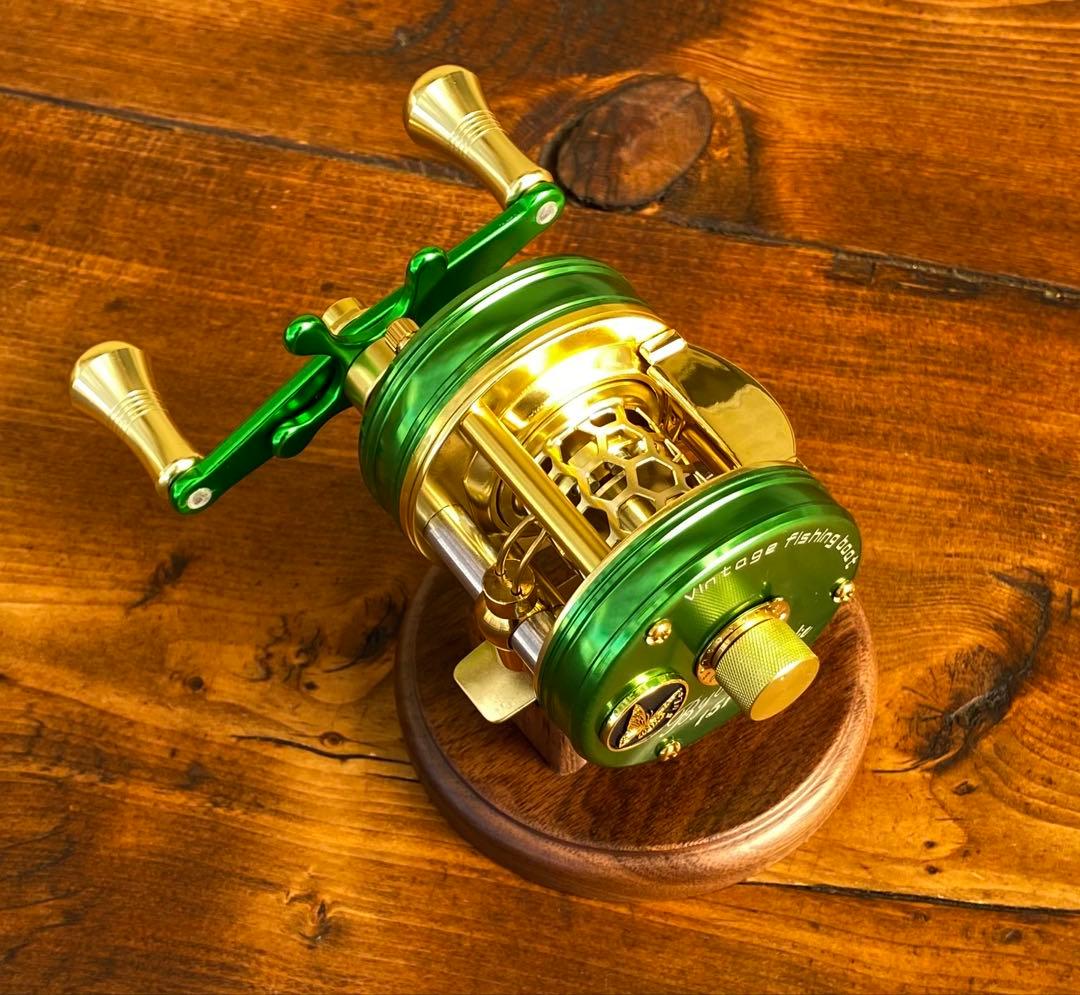 新品未使用　トラウト　ベイトリール　丸型　リール　グリーン×ゴールド　渓流釣り