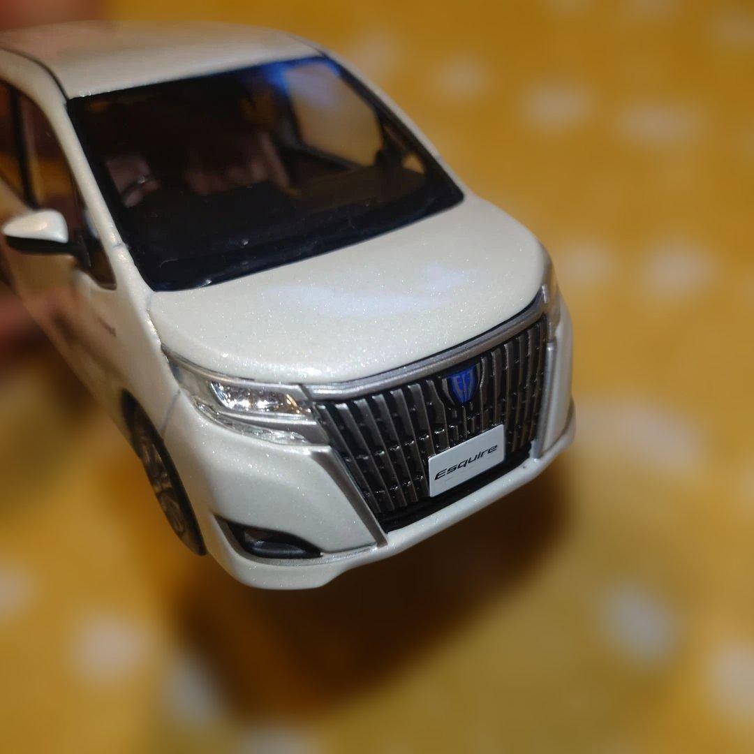 Esquire ミニカー 070 ホワイトパールクリスタルシャイン　模型