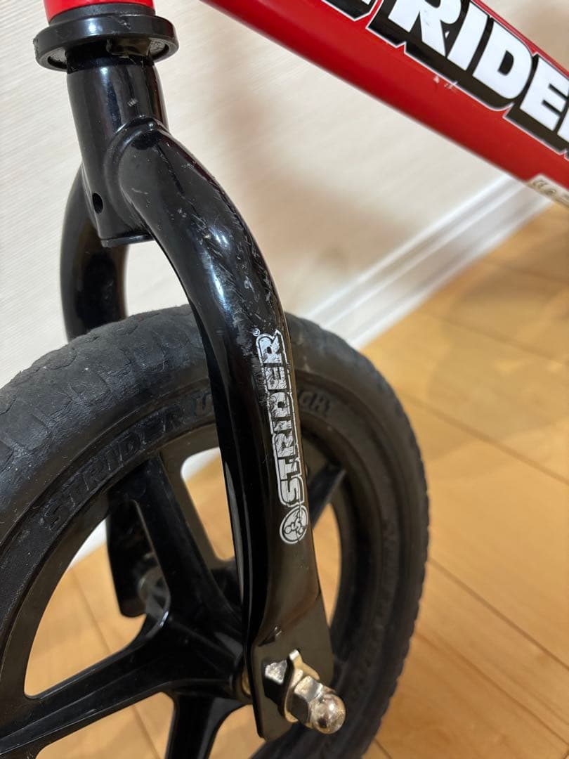 STRIDER ストライダー スポーツモデル　レッド 12インチ