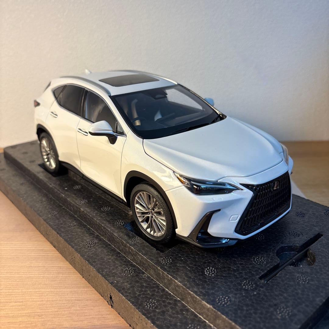 京商　レクサス　NX 450h+ 1/18 ミニカー　ホワイト