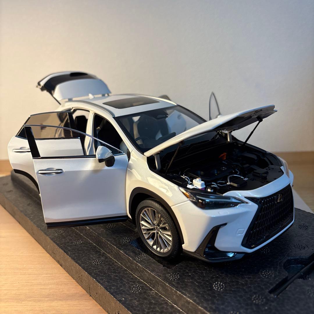 京商　レクサス　NX 450h+ 1/18 ミニカー　ホワイト