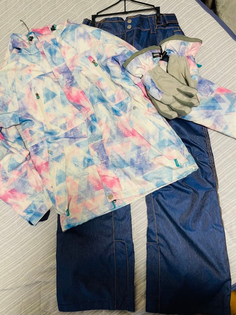 【美品】スキーウェア・スノーボードウェア　上下セット　グローブセット