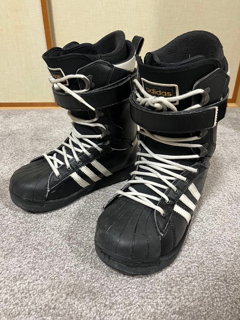 adidas スノーボードブーツ 黒/白