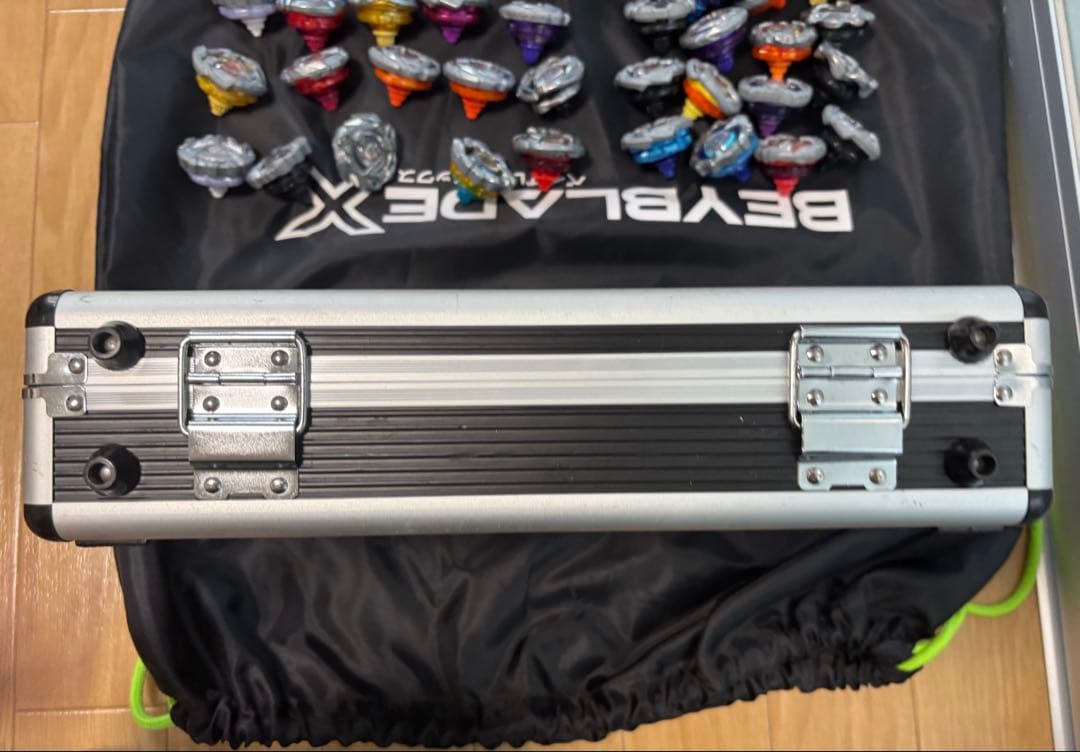 ベイブレードＸ　まとめ売り68個+おまけ1個