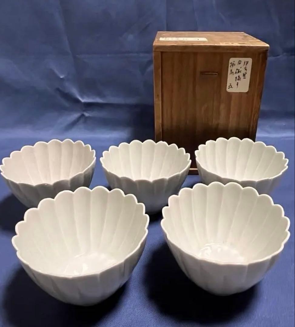 骨董　古伊万里　白磁　菊弁　向付　江戸中期　5個(共箱あり) 2個ホツあり