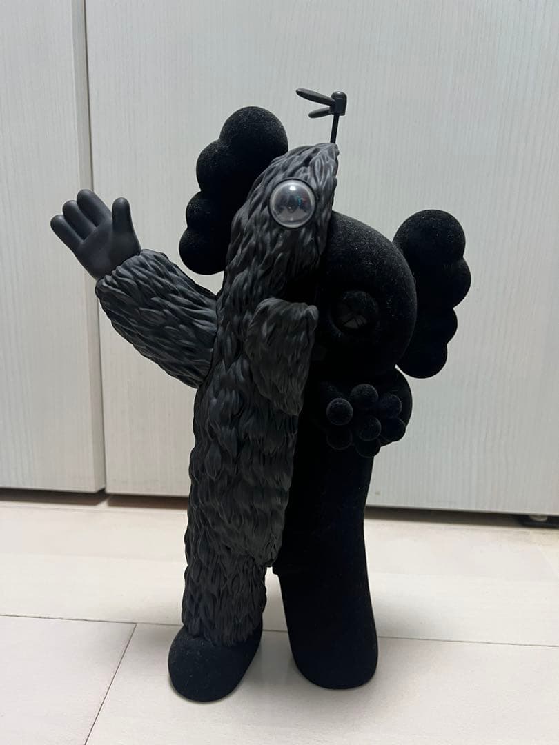 メディコムトイ KAWS カウズ KACHAMUKKU ブラック ガチャピン