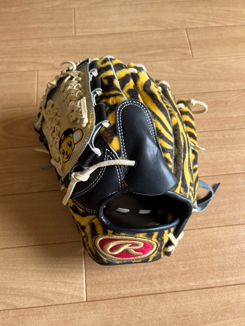 【超激レア品】元阪神タイガース岩田稔投手練習用グラブ
