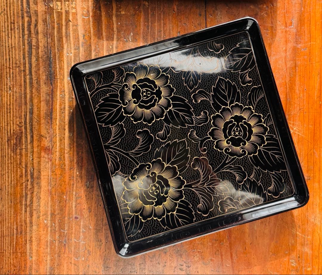 輪島塗 木製 四方盆　沈金花文　2膳　膳足堅地　御膳沈金 お正月　美術品　漆