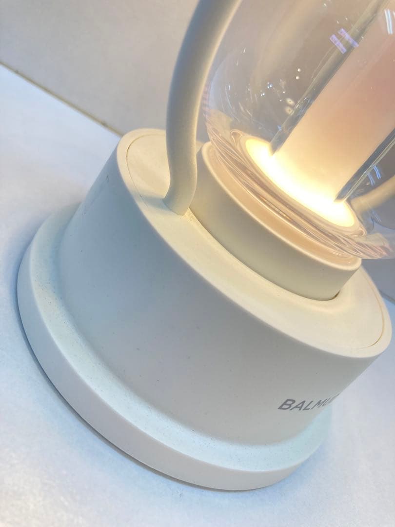 美品 バルミューダ ランタン LEDランタンポータブル L02A-WH