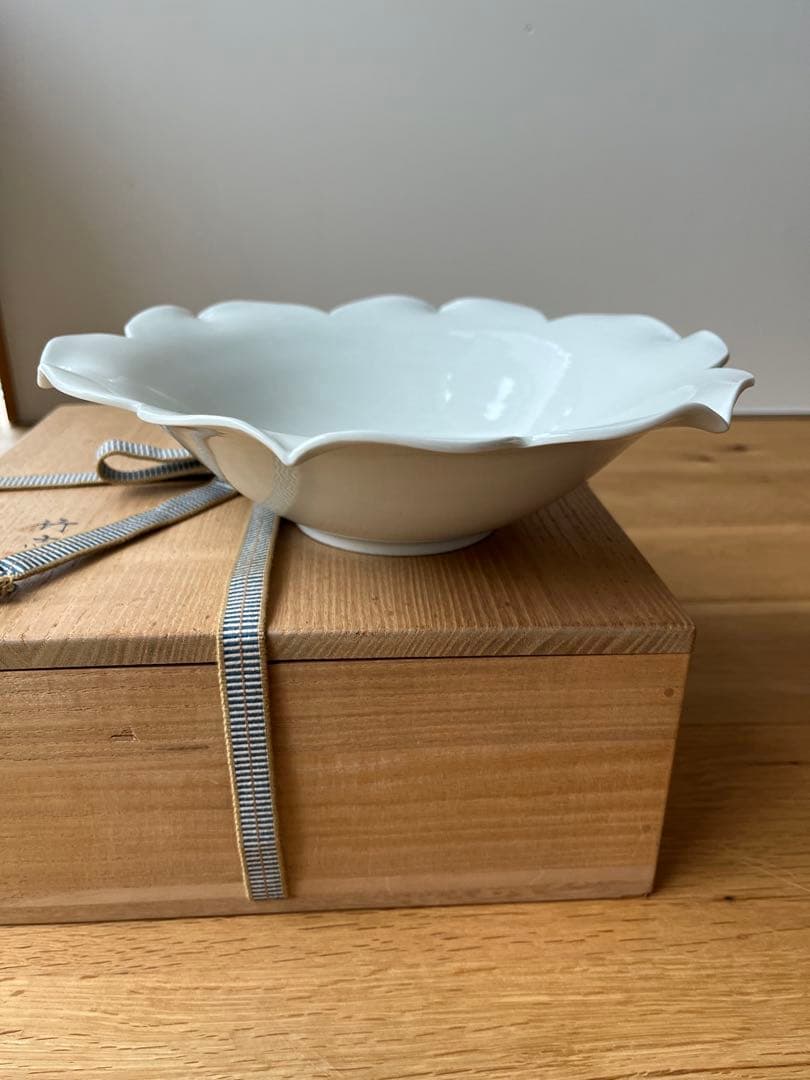 川瀬竹志造 白磁花輪花鉢 共箱　作家物