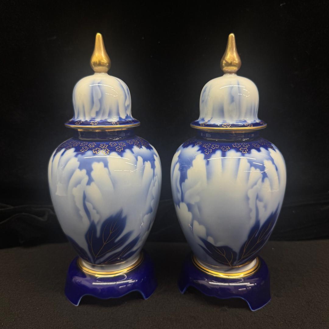 深川製磁 宮内庁御用達 牡丹金ミル 沈香壷 冠付飾壺 染付金彩 ２点ペア