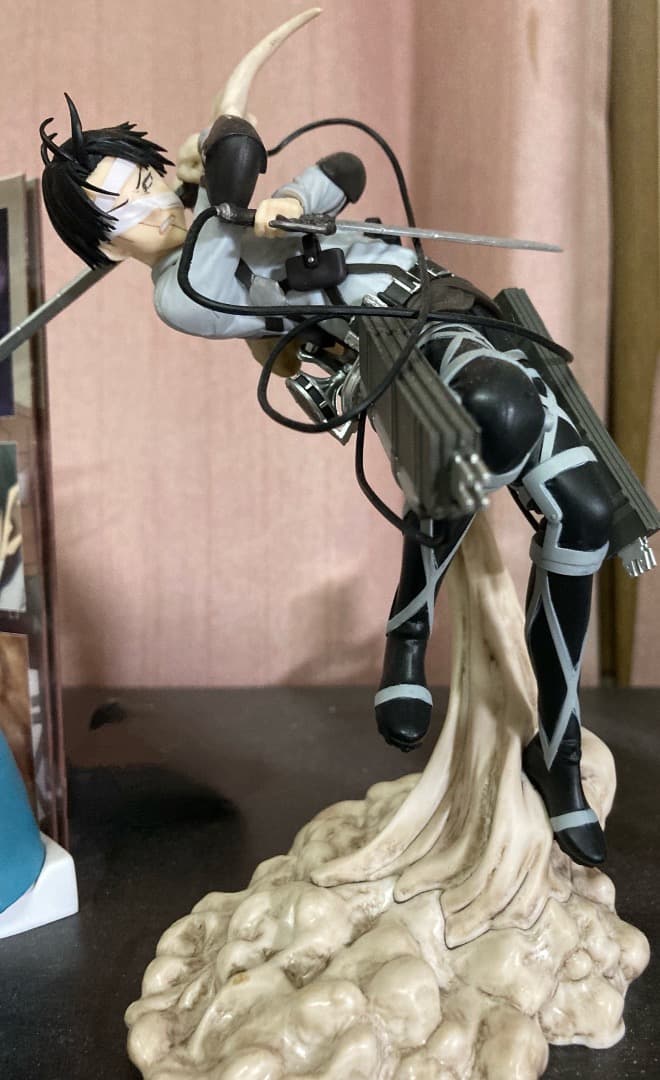 進撃の巨人　一番くじ　地ならし　B賞 リヴァイ フィギュア おまけ付き