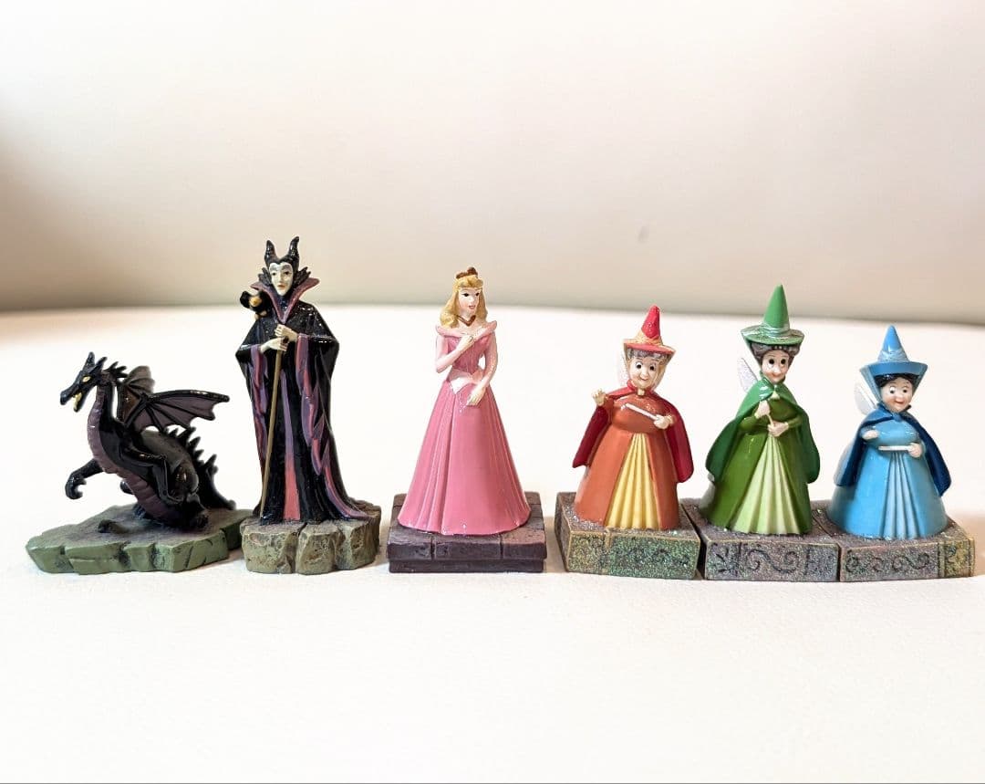 眠れる森の美女　タイニーキングダム　フィギュア　オーロラ姫　ディズニー
