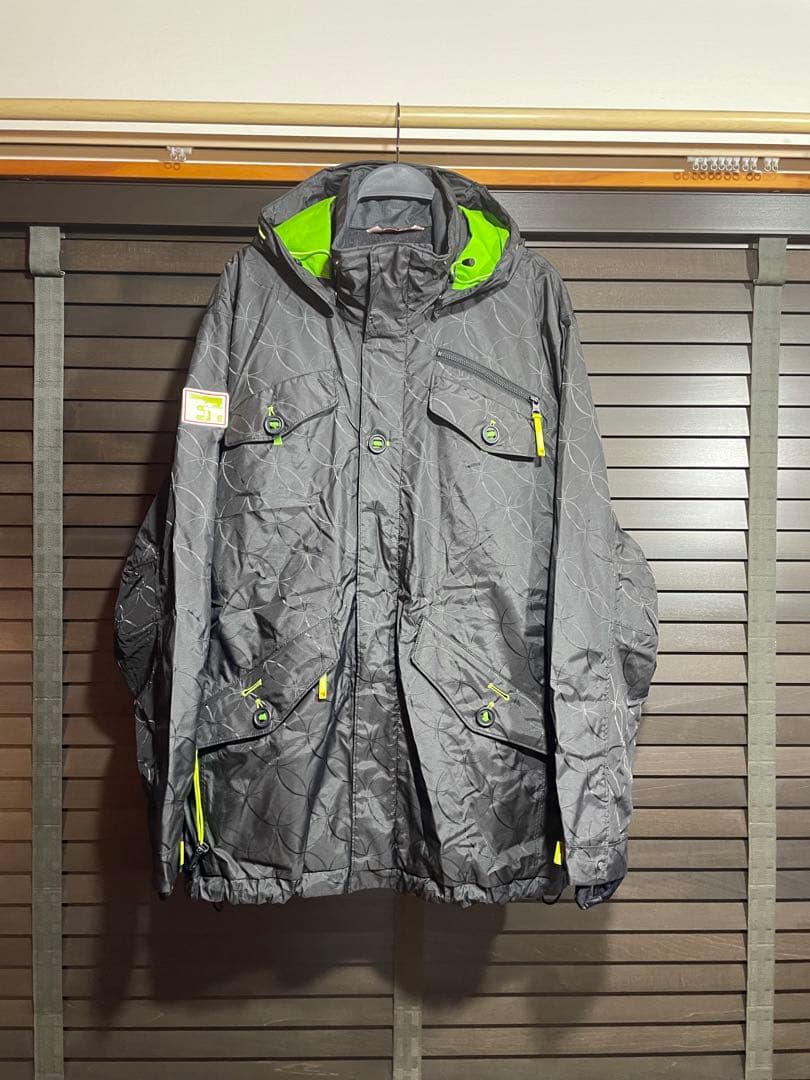 スノーボードウエア　エターナルユース