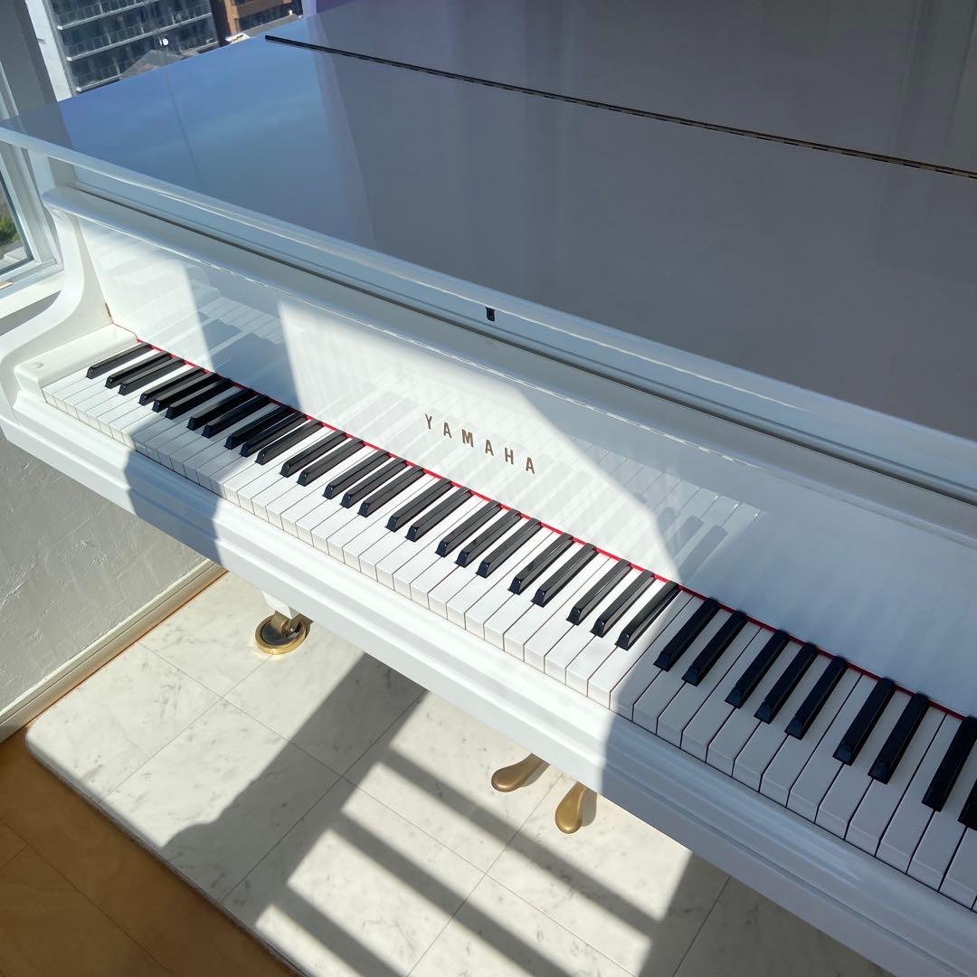 お値下げしました　YAMAHAグランドピアノホワイト88鍵盤　防音パネル付き