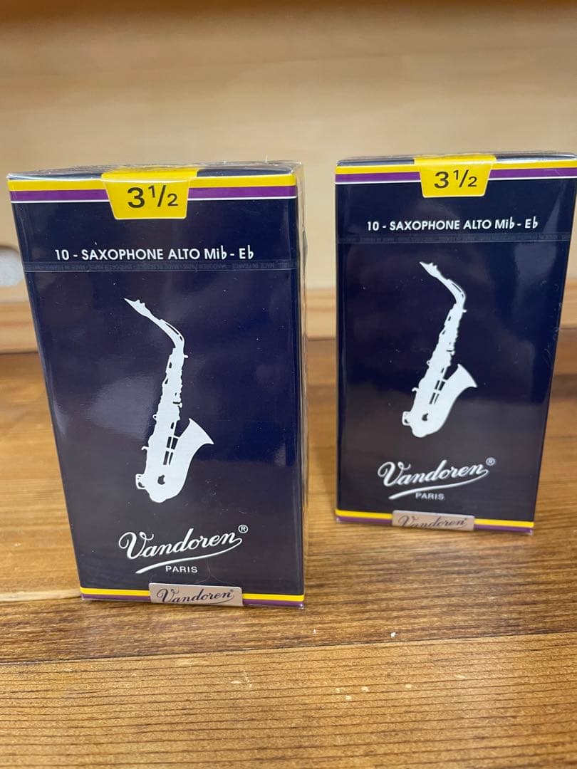 Vandoren（バンド-レン）アルトサックス用リード 強度: 3 1/2 2箱