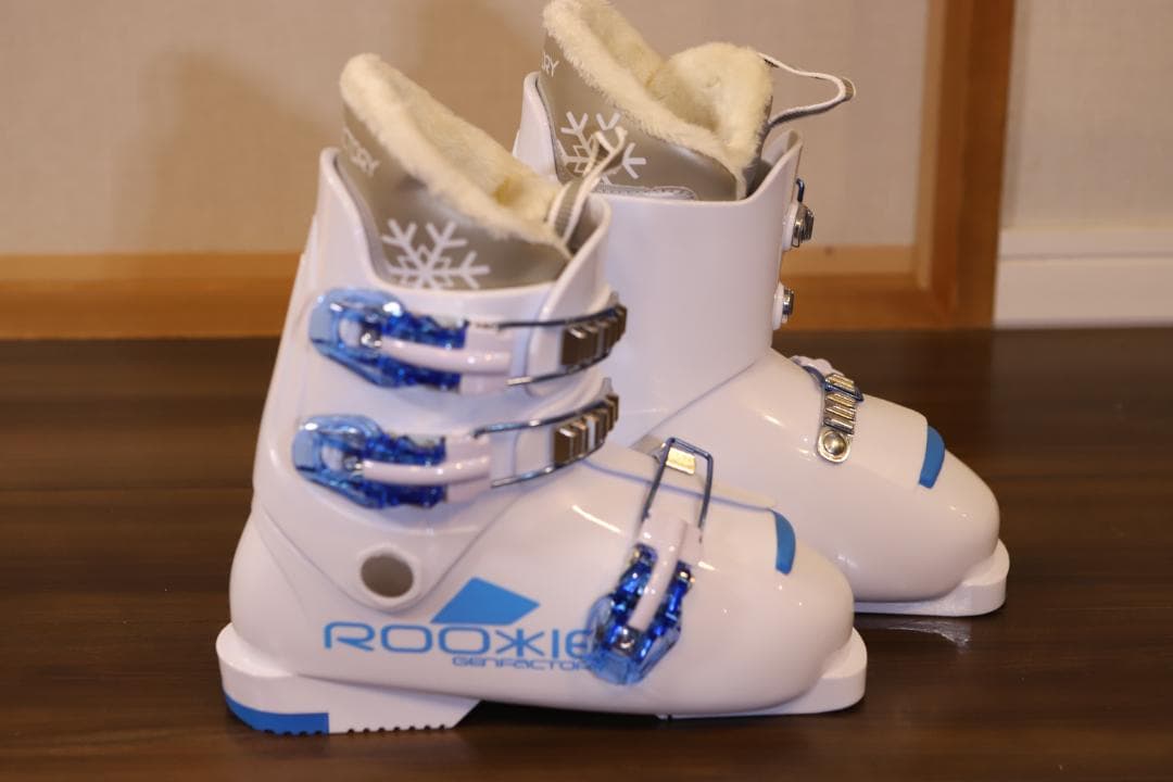 未使用★GEN FACTORY キッズスキーブーツ 23㎝