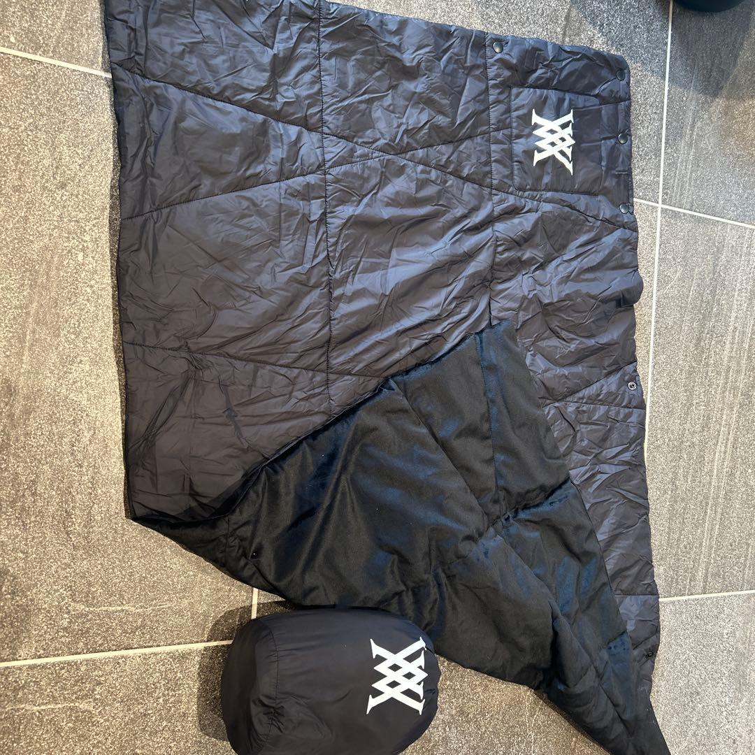 お値下げしました！ANEW ブラック収納袋付きブランケット&マフラー