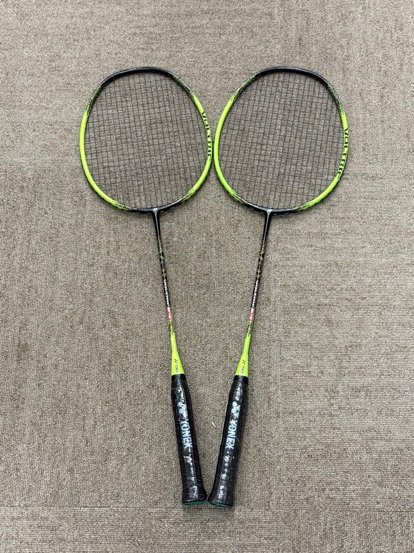 美品 YONEX VOLTRIC 30 バドミントンラケット 廃盤品 2本セット