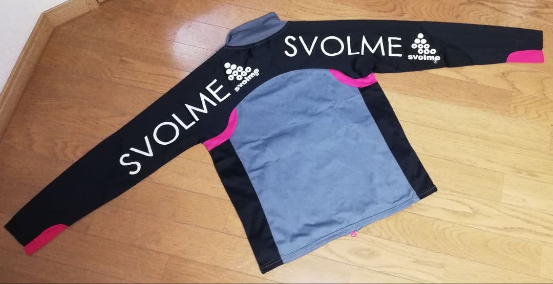 【匿名配送】【入手困難】グレー　黒　svolme　トレーニングジャージ　スボルメ