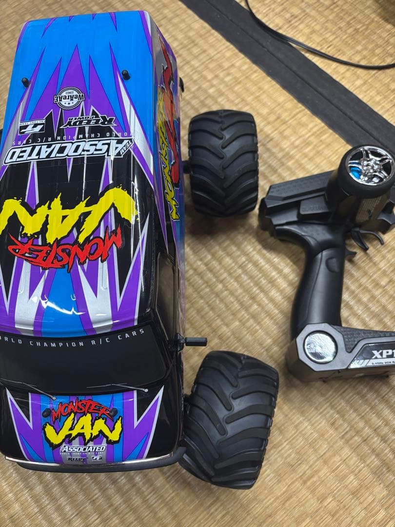 ホビーラジコン ASSOCIATED MT12 MONSTER VAN 4WD