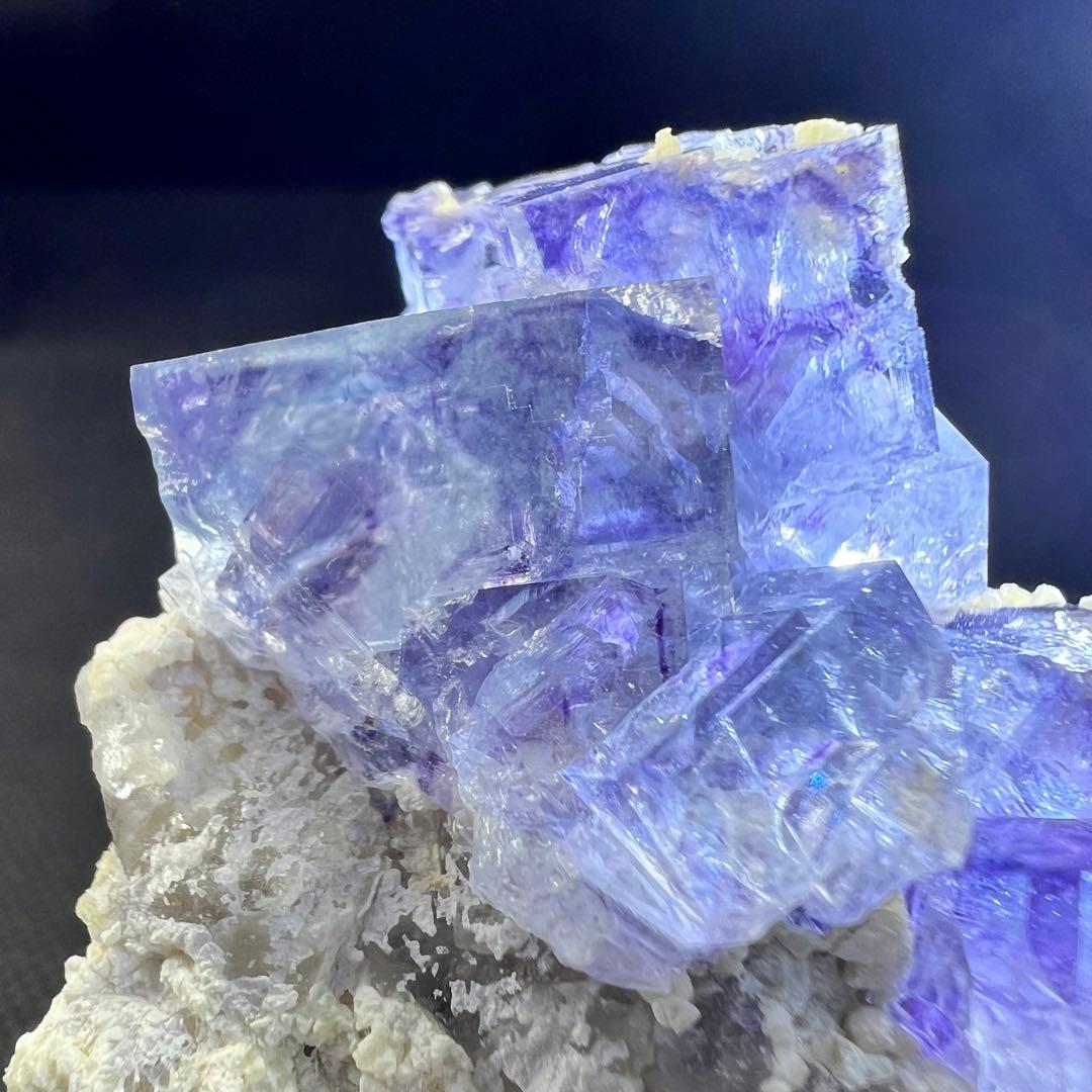 ヤオガンシャン産　パープルグラデーション　母岩付フローライト