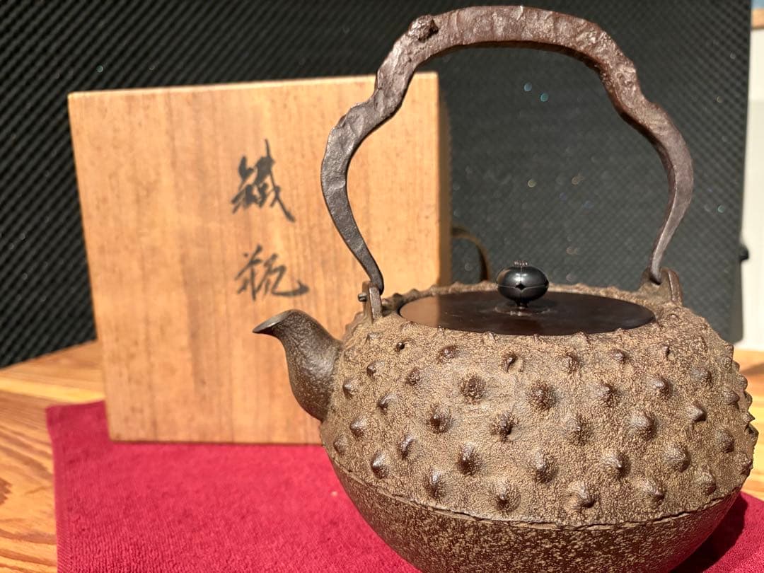 鉄瓶　霰文（あられもん）提手付 一光（いっこう）作　南部系鉄瓶（茶道具）