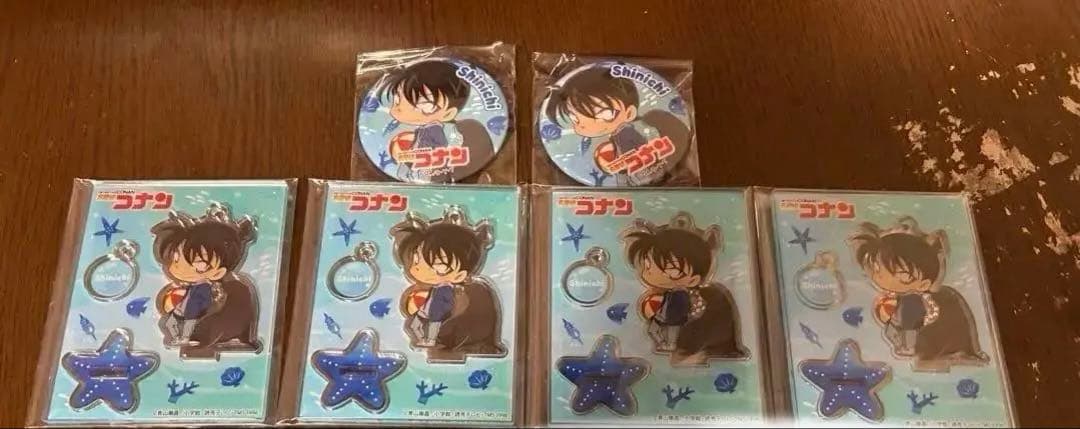 名探偵コナン　サンシャイン水族館　アクリルスタンド＆缶バッジ新一セット