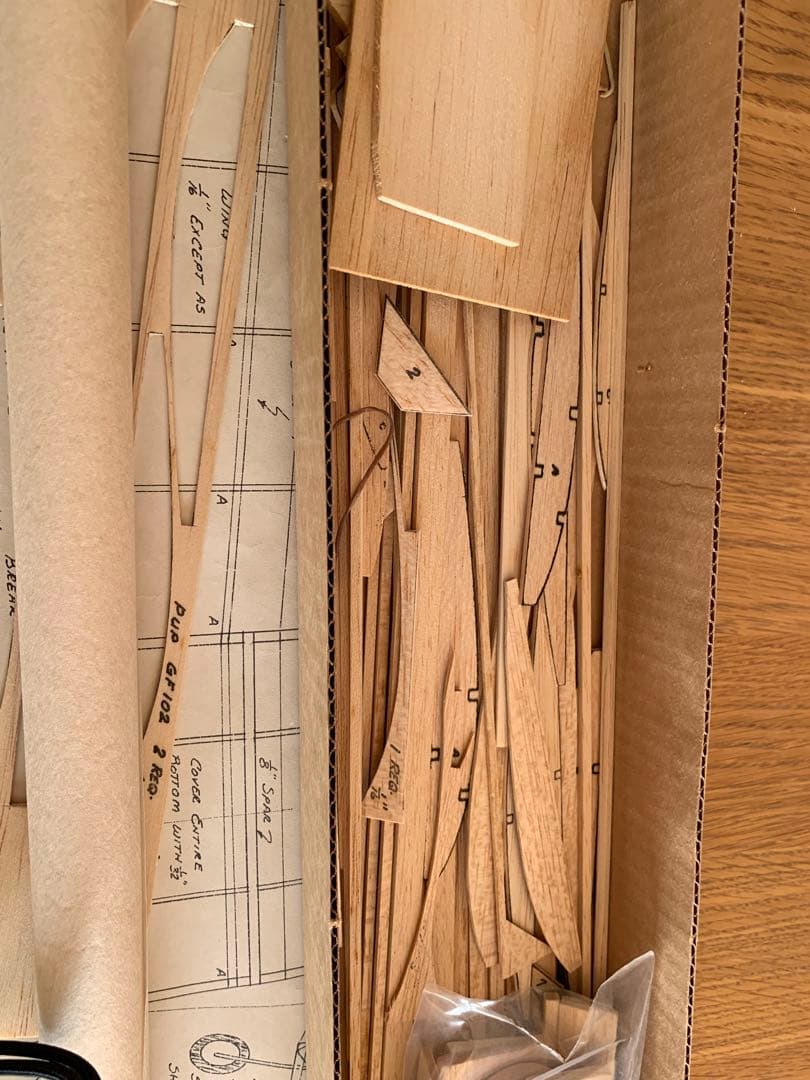 cox020エンジンと020エンジン用組立キット