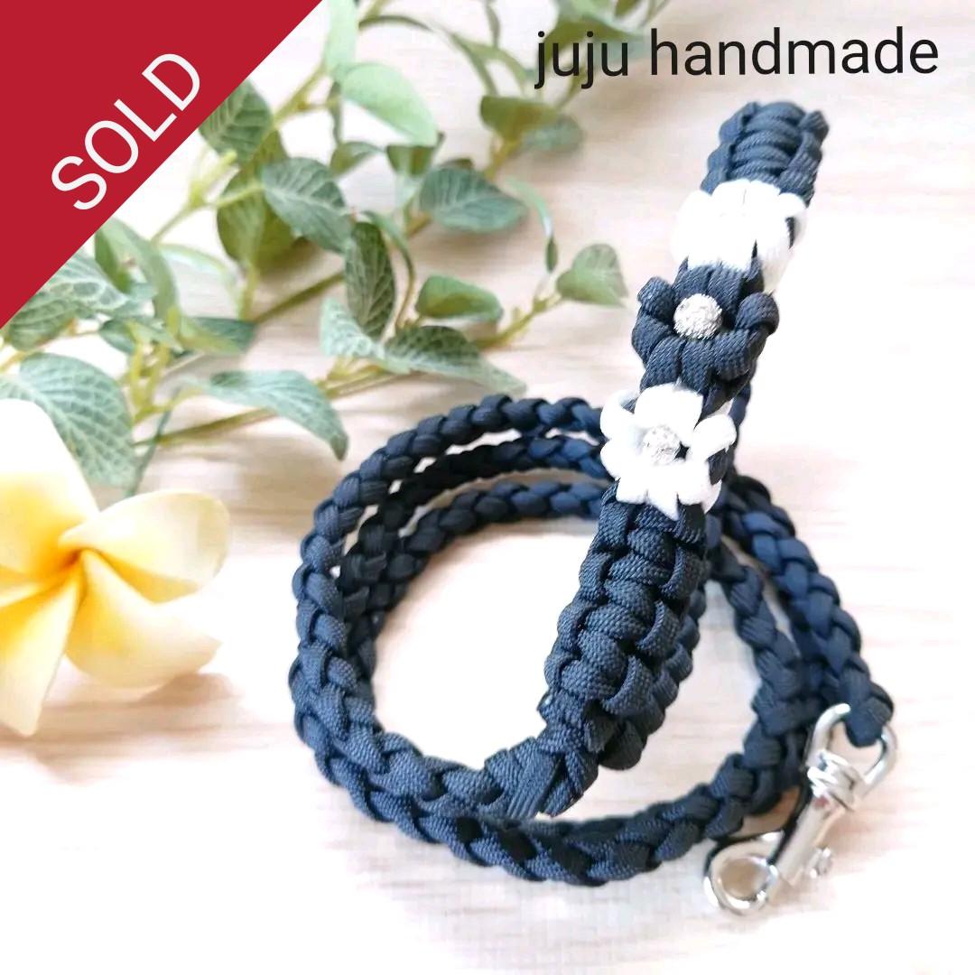 パラコードリード❥エレガント❥ブラック×ホワイト　キラキラビーズ　お花 №039