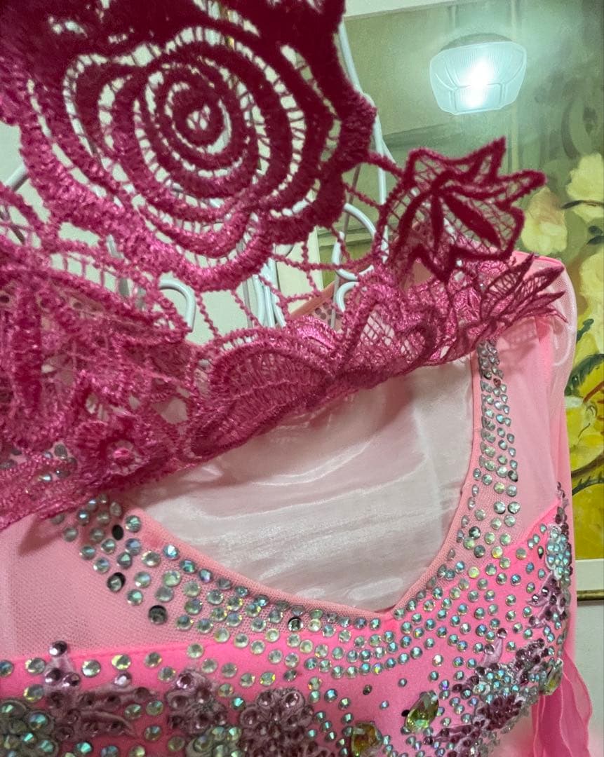 華やかなピンクの社交ダンスドレスMサイズ