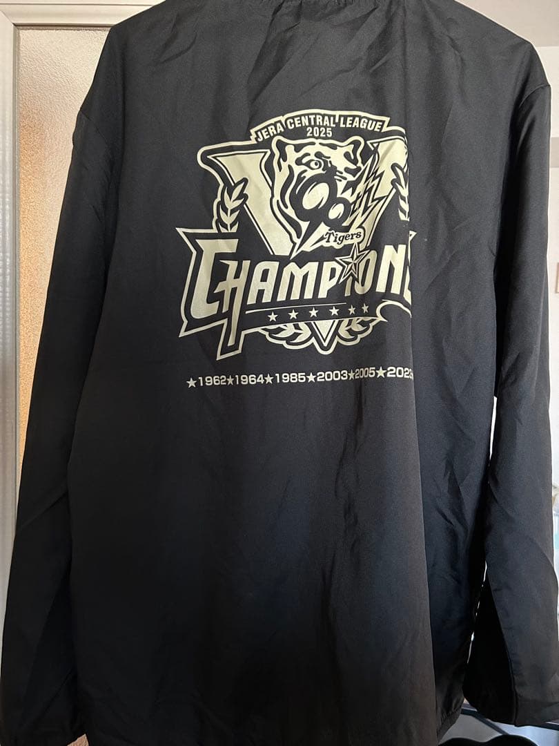 阪神タイガース 2025優勝　ウィンドブレーカーXL