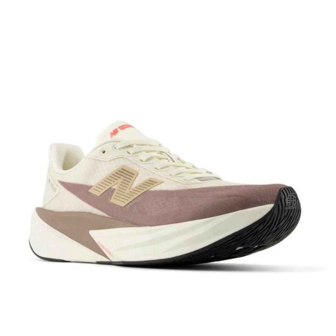 ニューバランス　FuelCell Rebel v5 27.5センチ