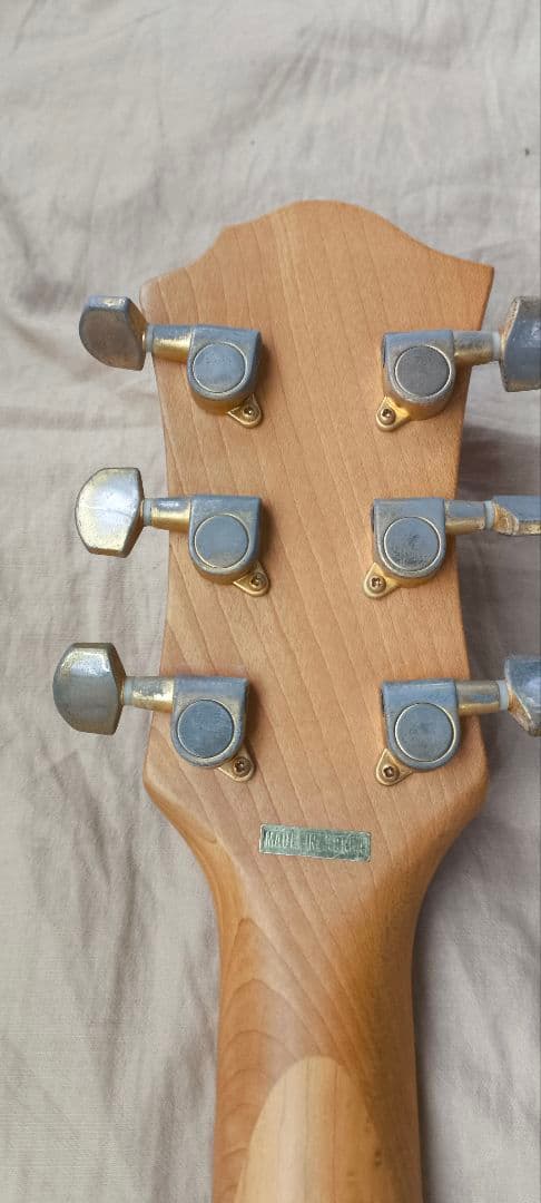 エレキギター モッキンバード ショッキングピンク